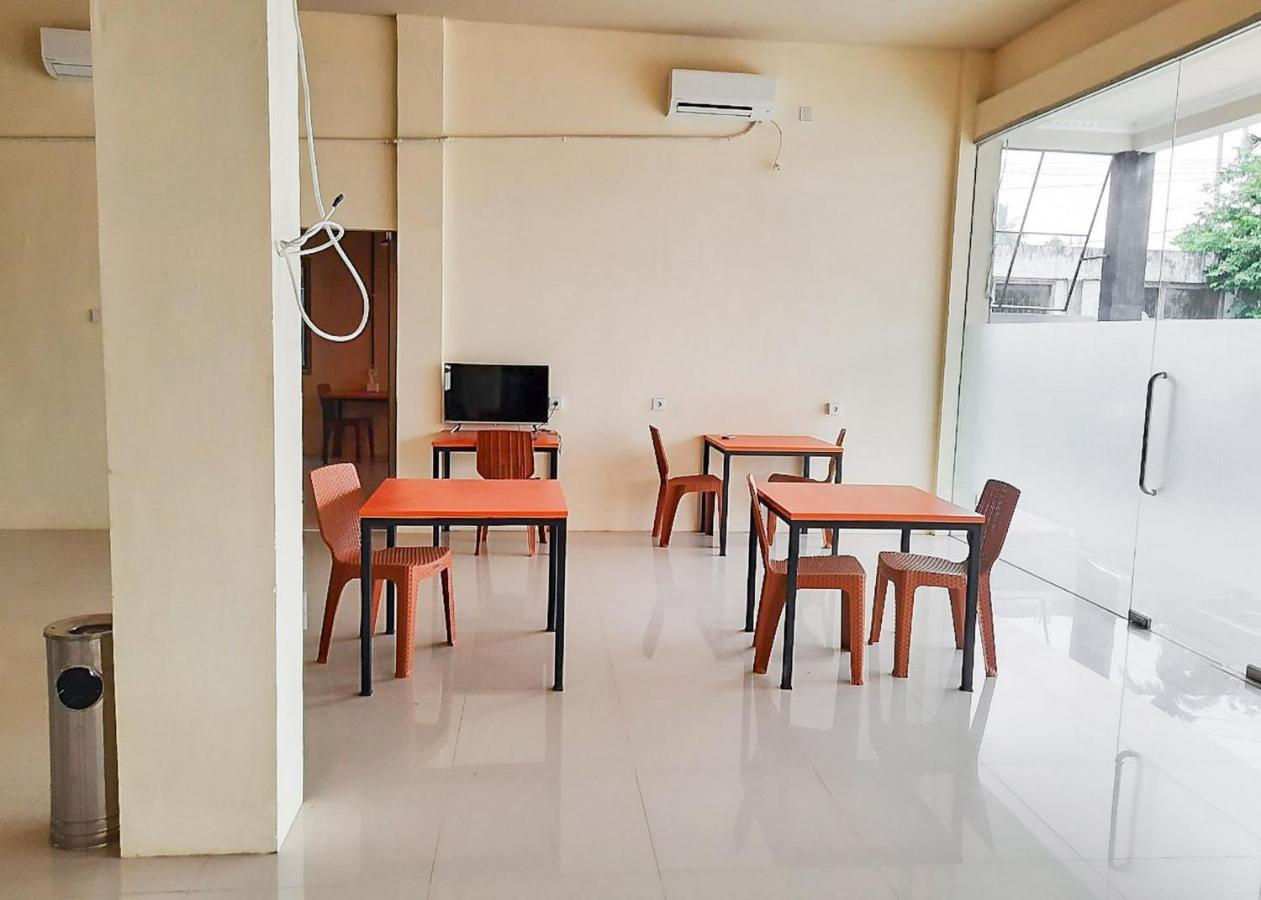 Hotel Reddoorz Syariah Near Transmart Jambi 2 à Palmerah Extérieur photo